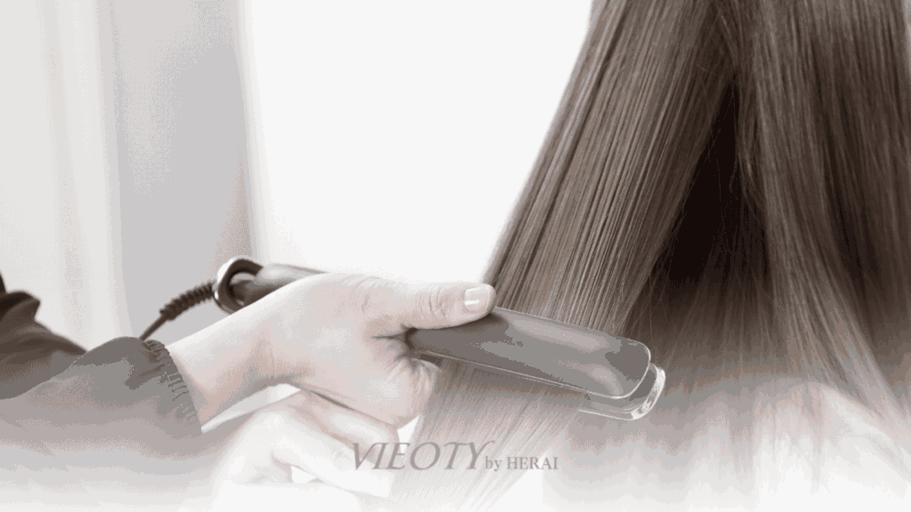 縮毛矯正をやめ、自分の天然のくせ毛を愛おしく変えたい女性のジレンマ