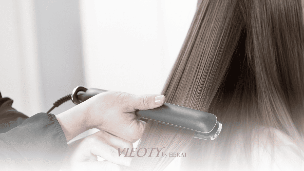 縮毛矯正をやめ、自分の天然のくせ毛を愛おしく変えたい女性のジレンマ