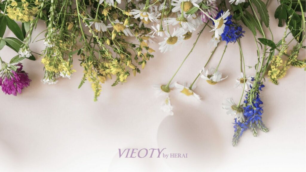 ハーモニーウォッシュに配合されている20種類のオーガニックハーブの美しい集合写真