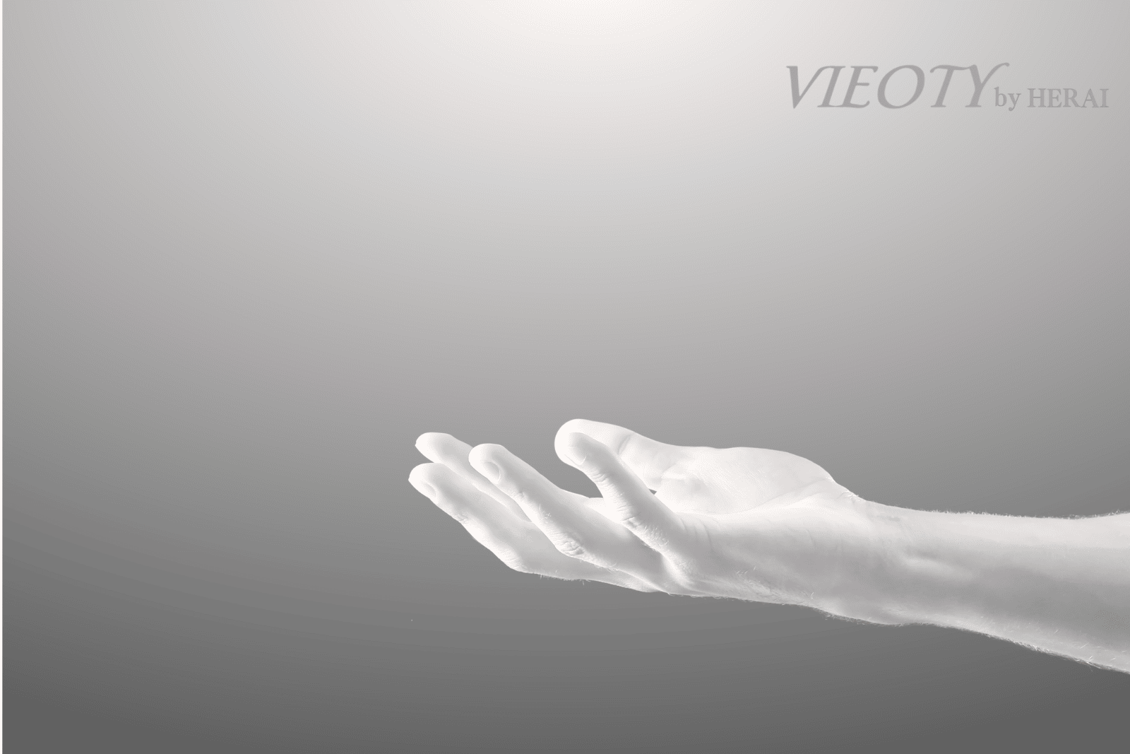 開発者HERAIがお客様一人ひとりの心に寄り添い、共に美しさを育んでいく温かい姿勢を表している。