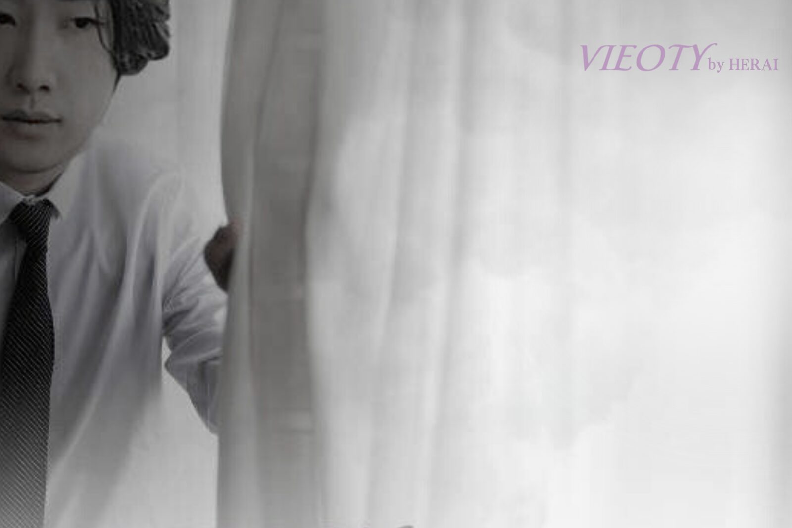 くせ毛と敏感肌に悩み、孤独に過ごしたHERAIの過去を象徴するシルエット。