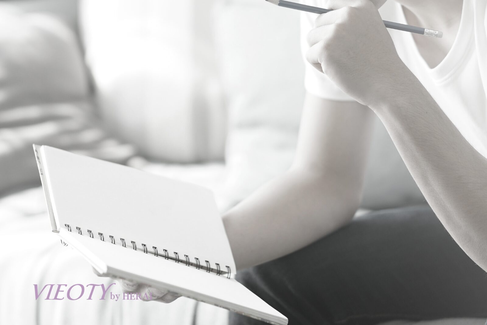 膨大なテキストログを視覚的に表現し、対話の密度と熱量を示す、タイポグラフィとデータの抽象的なアートワーク