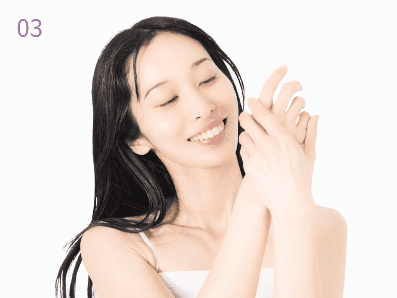 手やデコルテにもなじませる