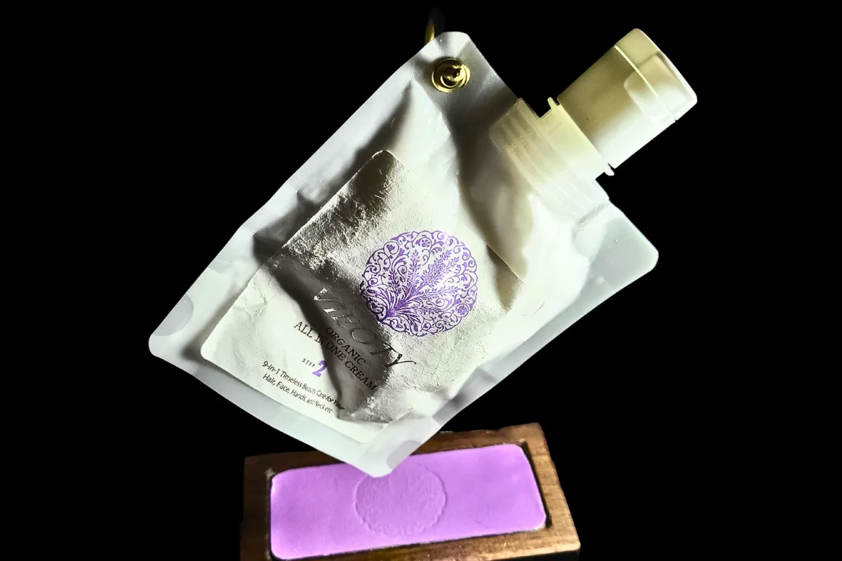 Cream Pouch Hanging Stand